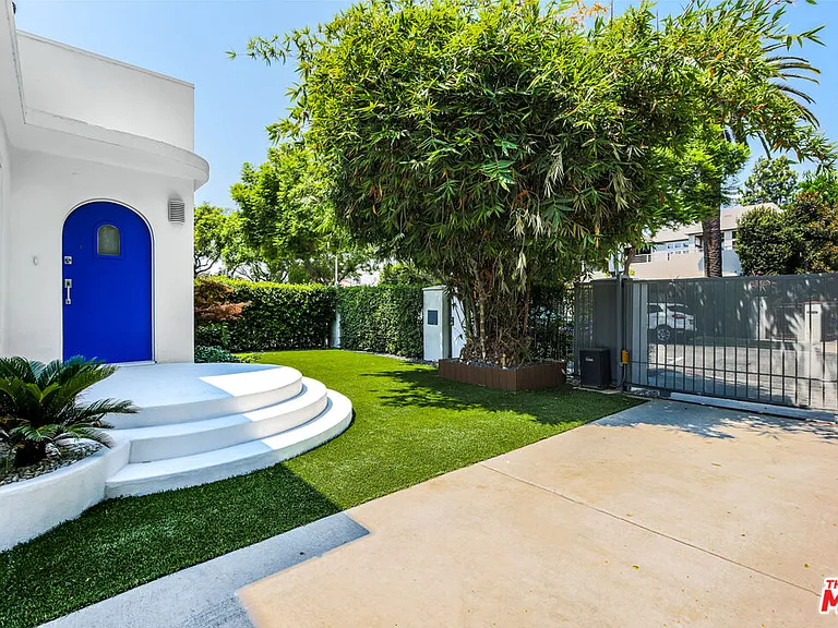 8718 Rosewood Ave — Photo 3