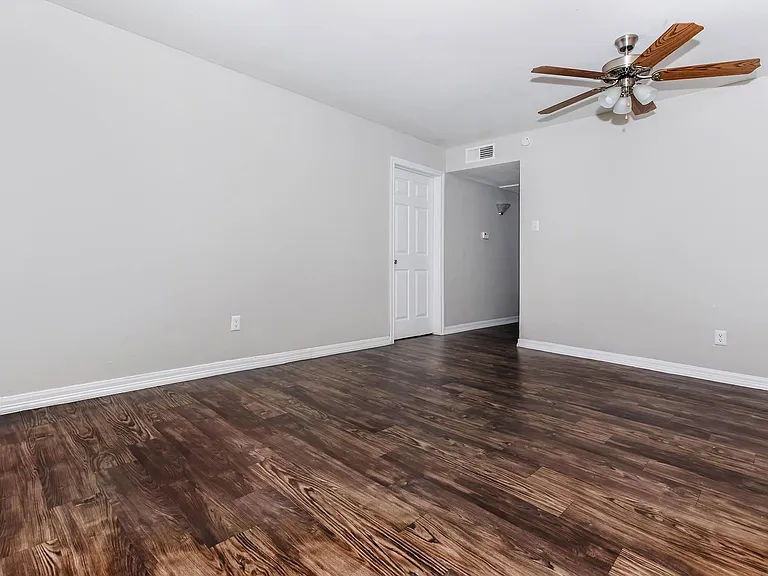 Bayou Park Apartments — Photo 45