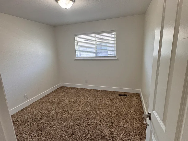 645 N 100 W #C — Photo 15