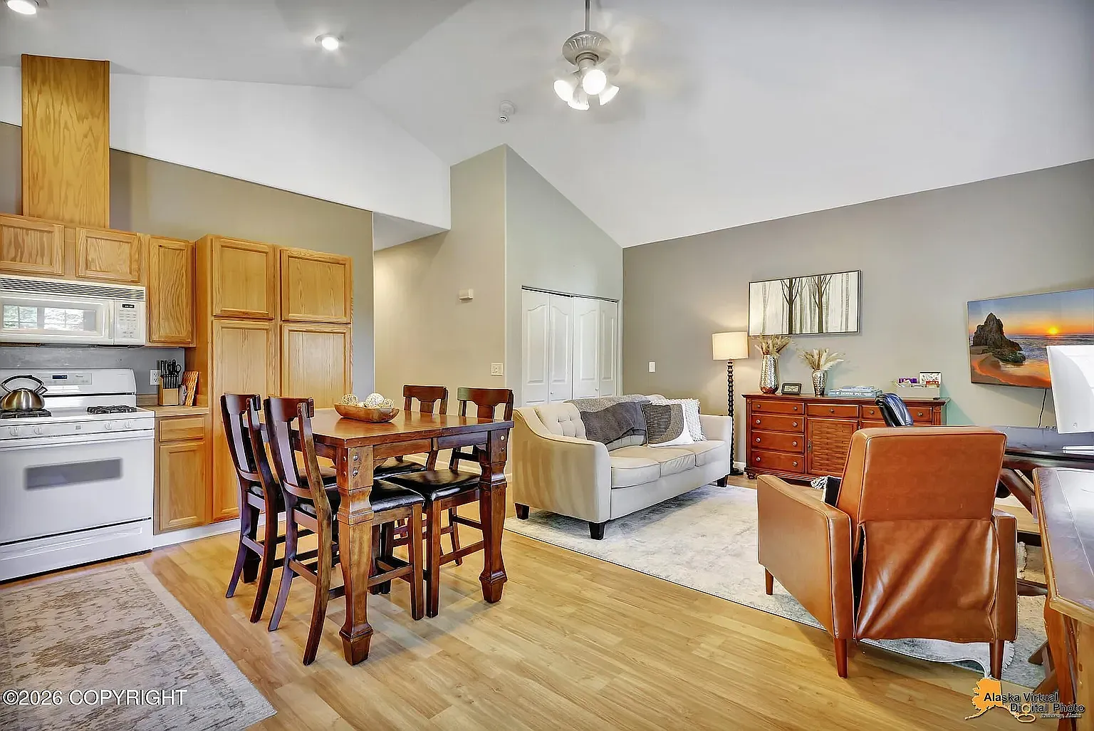 2 bed, 873 sqft, $2,100 — Photo 1