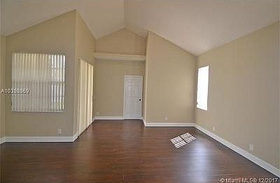 5th image of 336 Cambridge Dr