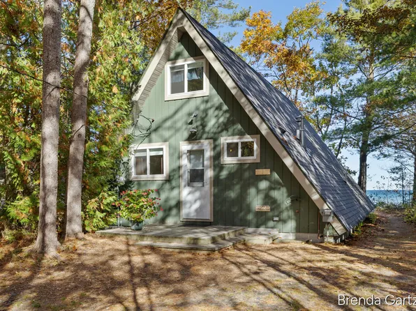 8991 Cordwood Trl, Cheboygan, MI 49721