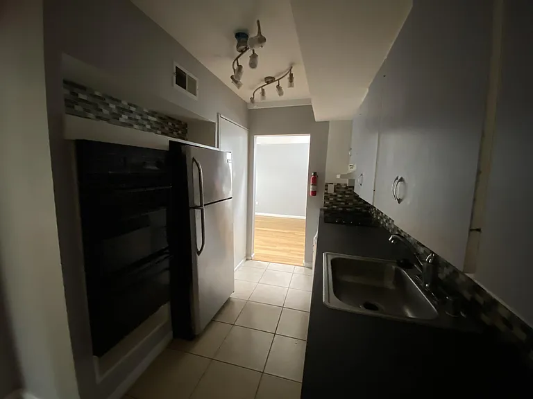 406 Hawthorne St — Photo 13