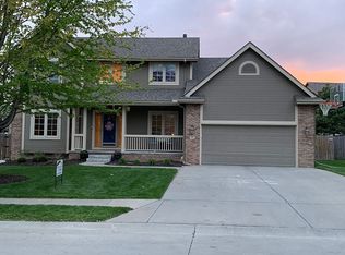 106 Longwood Dr, Papillion, NE 68133