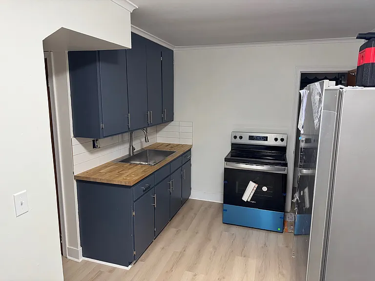 123 W 5th St #1 — Photo 1