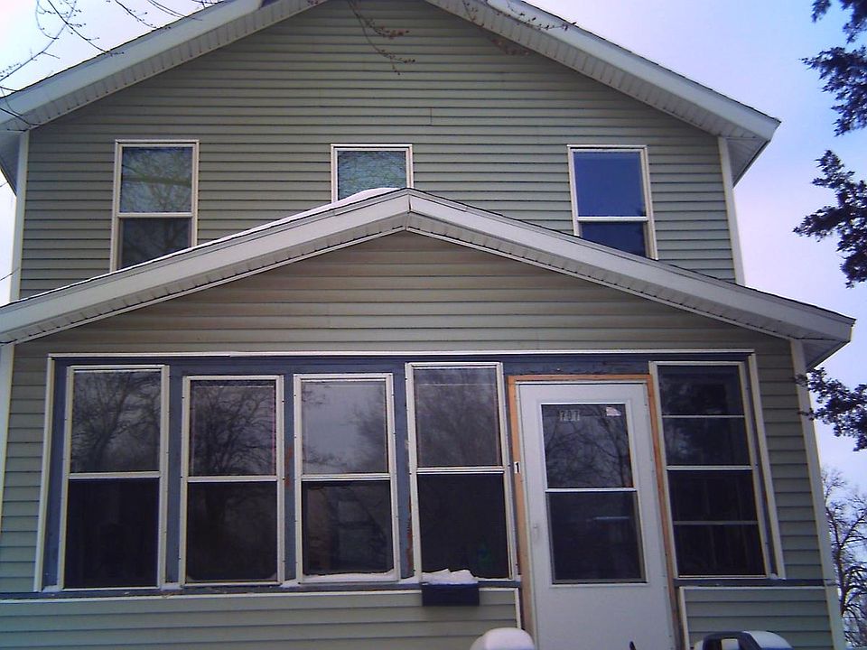1st image of 707 9th Ave S