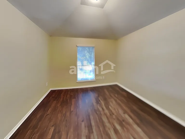2113 Breezeway Ln — Photo 17