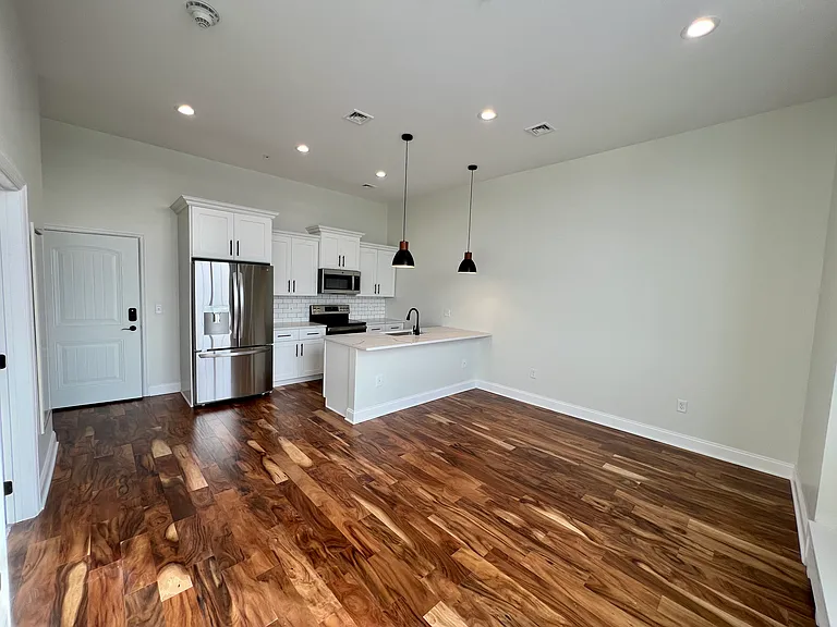 409 Lackawanna Ave #703 — Photo 2