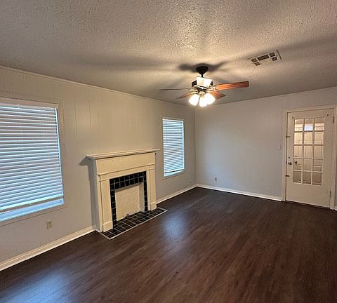 4th image of 2132 NE 19th St