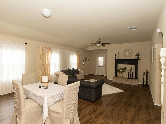 4th image of 2123 Meadow Park Dr