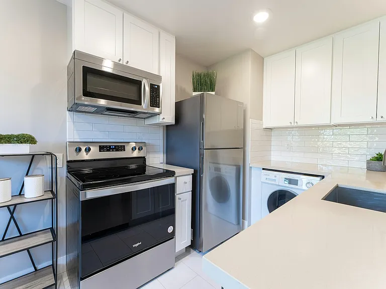 988 E El Camino Real #6 — Photo 2