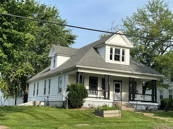 412 S Center St, Shelbina, MO 63468