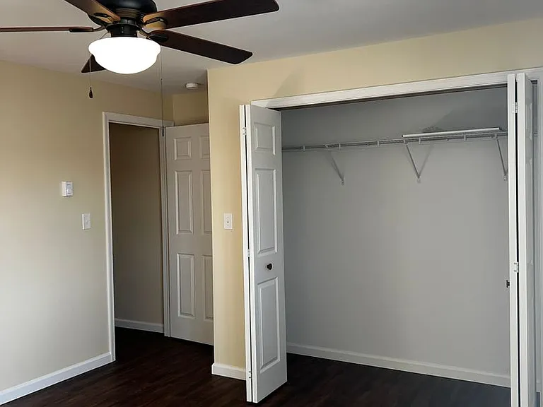 Maple Leaf Apartments — Photo 14