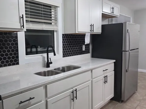 2167 S 57th St, West Allis, WI 53219