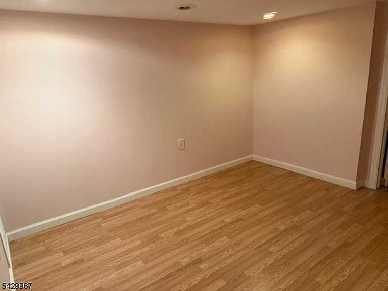 3844 Bloomingdale Dr — Photo 17