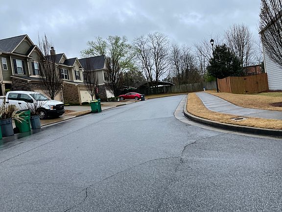 4th image of 439 Village Vw