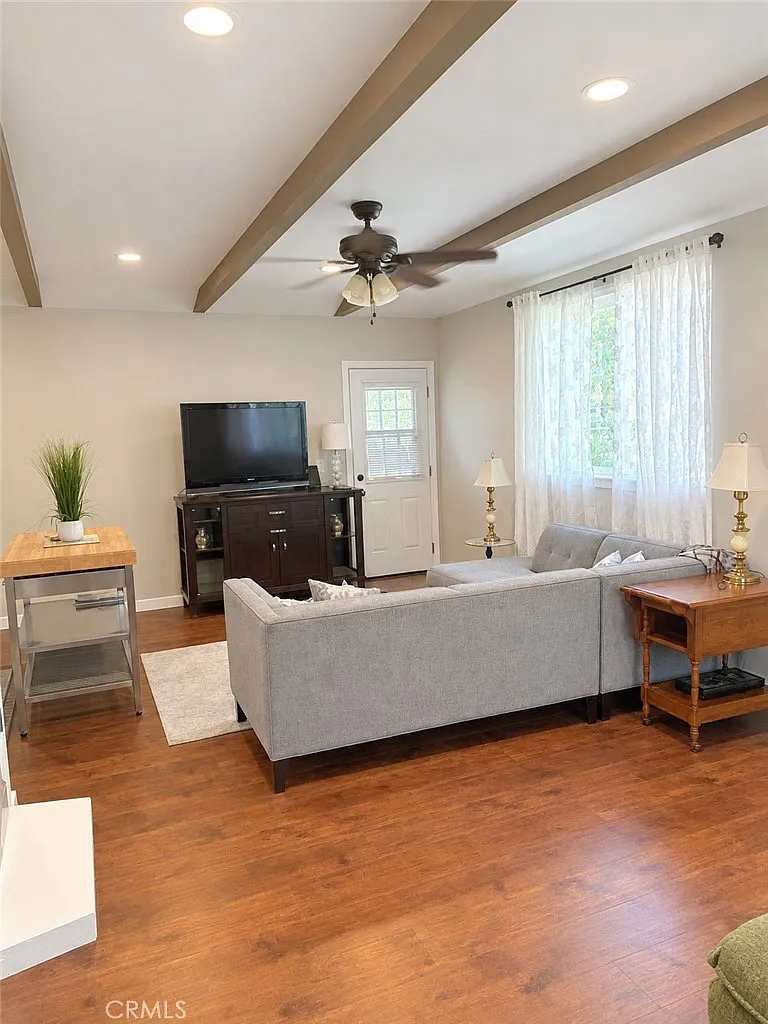 1 bed, 500 sqft, $1,800 — Photo 3