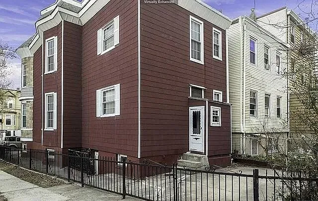 3 bed, 1.0 bath, $2,950 — Photo 2