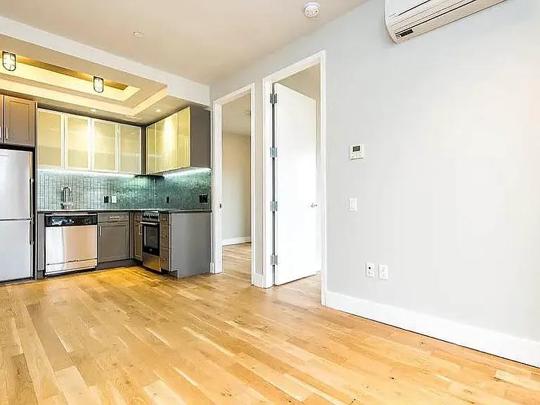 185 Leonard St #3E — Photo 5