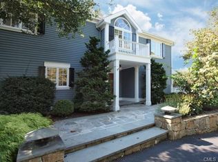 150 Lakewood Dr, Fairfield, CT 06824