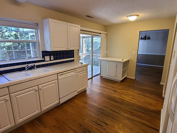 Open kitchen - view #1