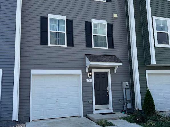 38 Colchester Ct