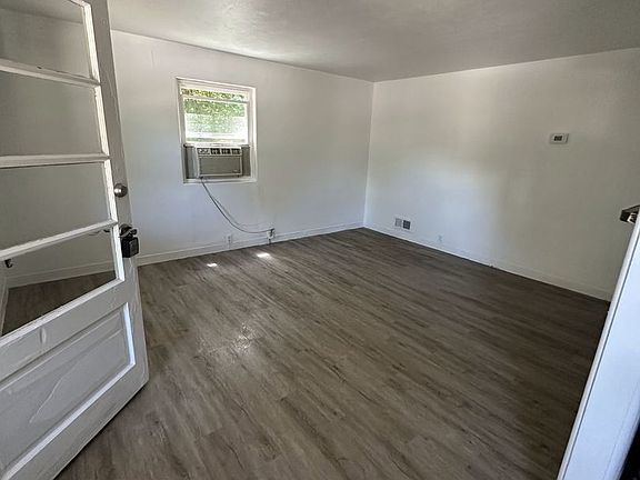 3rd image of 1512 E Gardner Ln APT 3