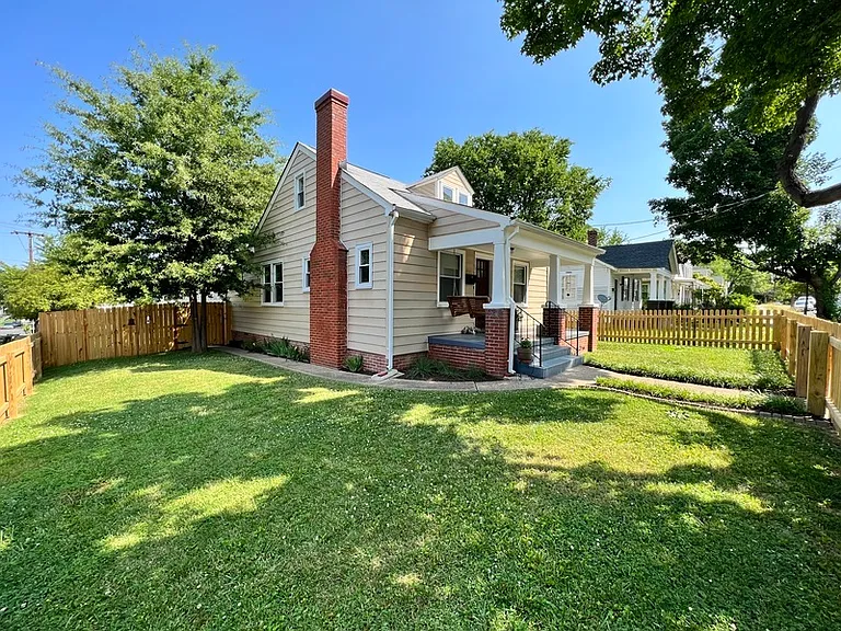 1819 Ingram Ave — Photo 2