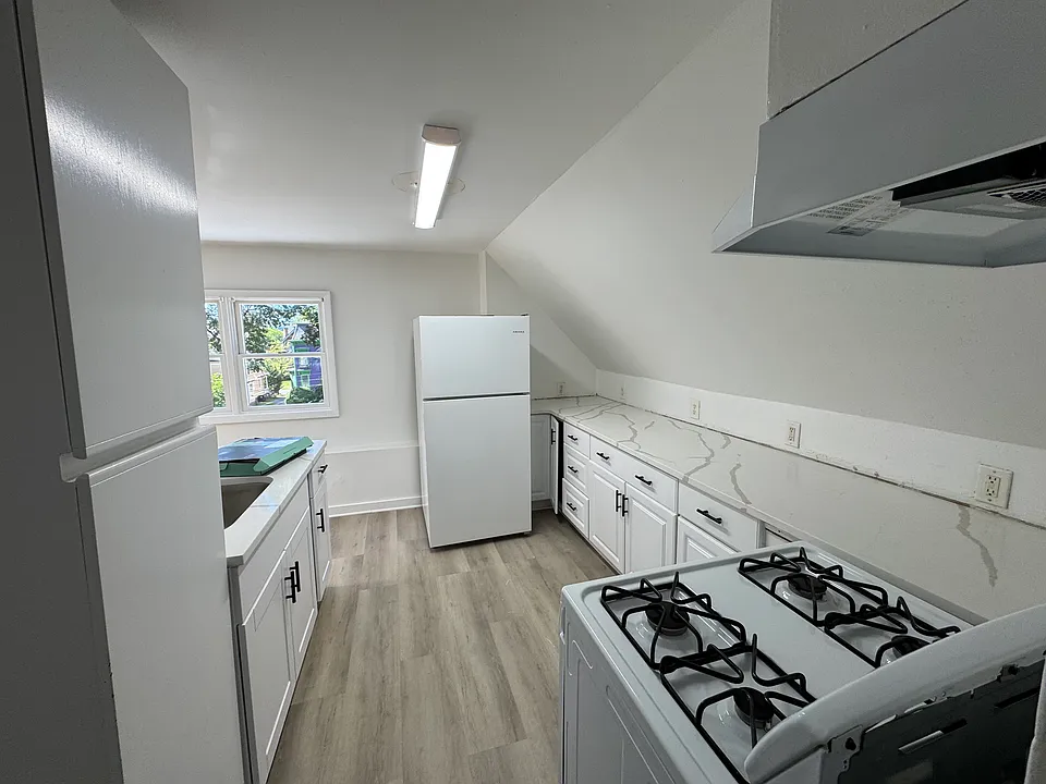 52 Carroll St #4