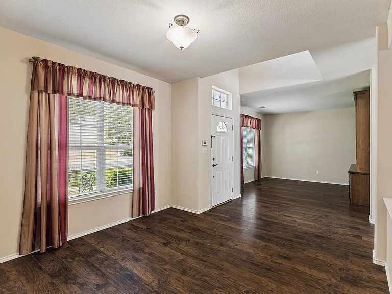 2404 Kristen Ln — Photo 7