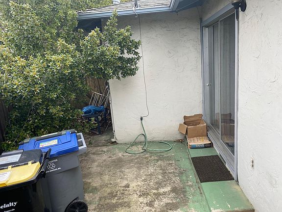 5th image of 1660 Blue Jay Dr