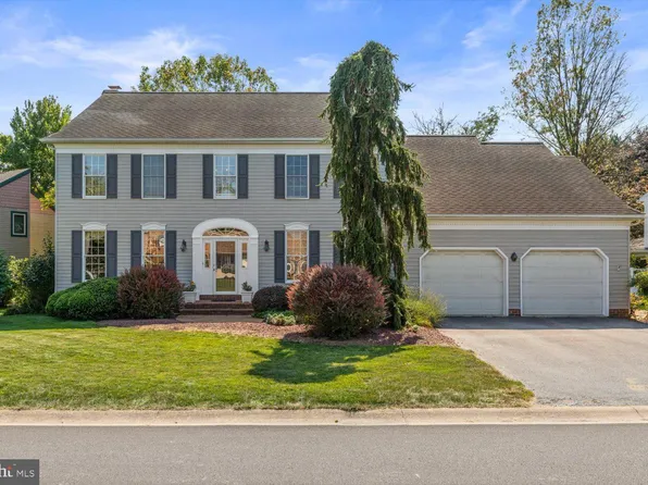 86 James St, Leola, PA 17540