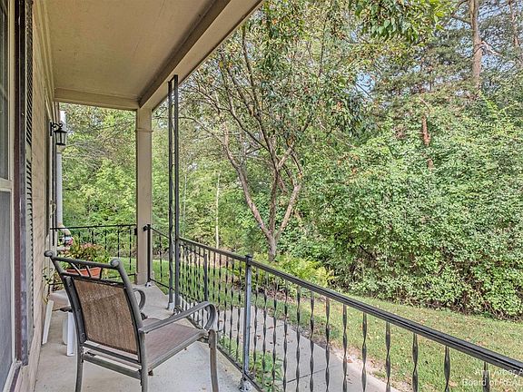 2nd image of 3179 Birch Hollow Dr