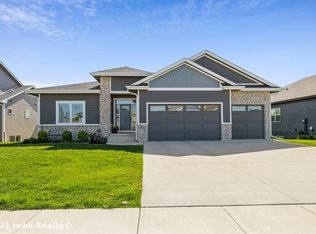 2107 Serenity Cir, Norwalk, IA 50211
