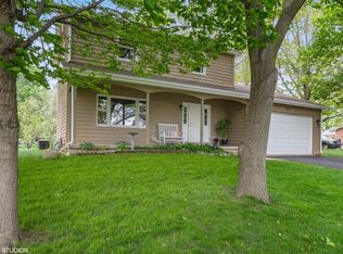 907 Maple Ave, Maple Park, IL 60151
