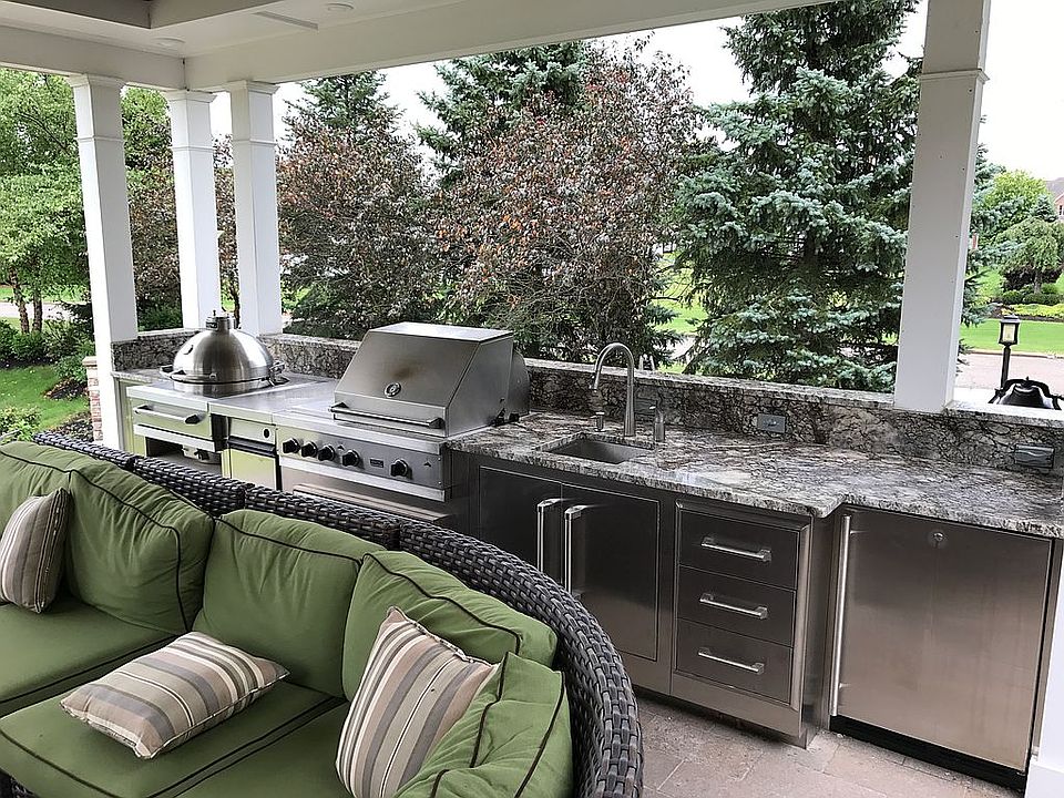 Outdoor Kitchen