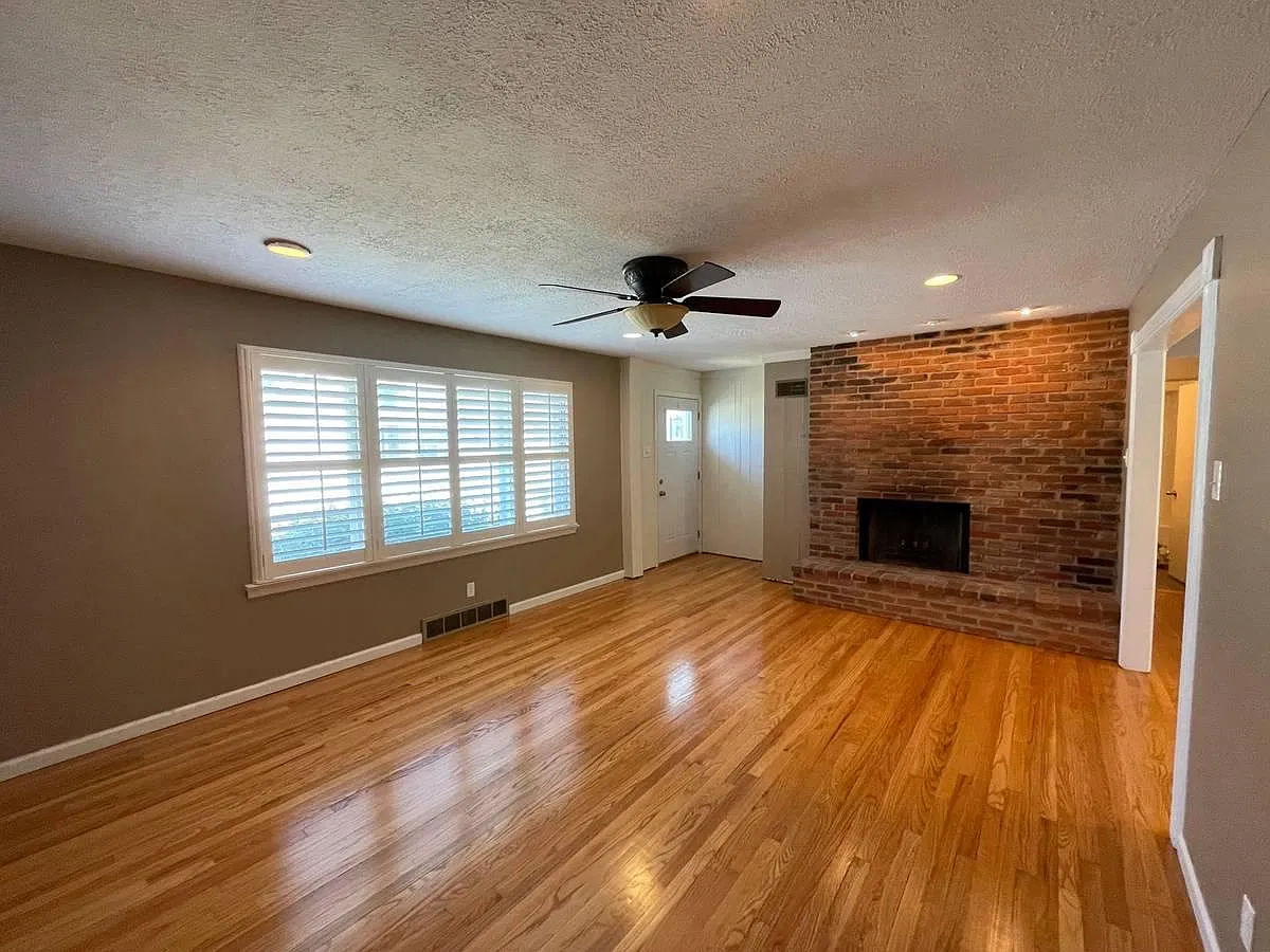2 bed, 1008 sqft, $1,685 — Photo 4