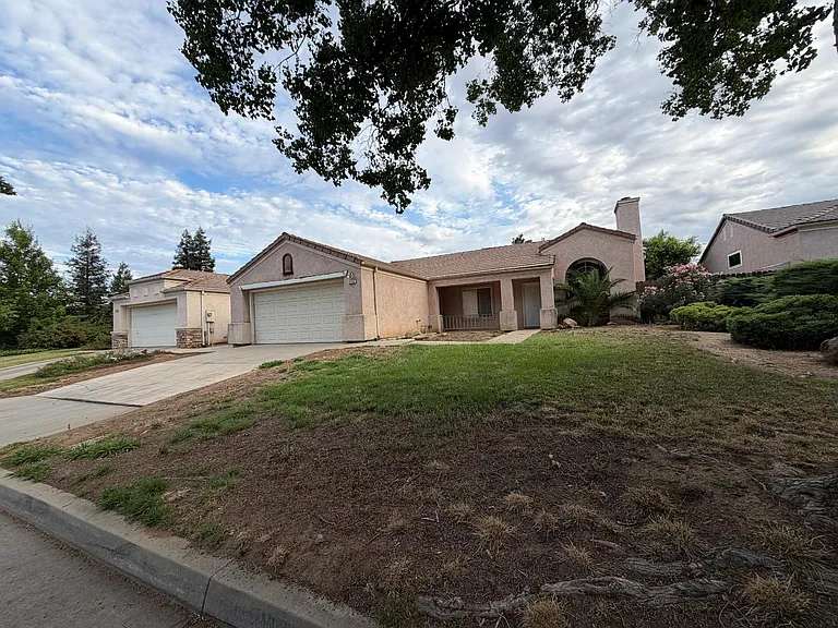 2350 E Fallbrook Ave — Photo 3
