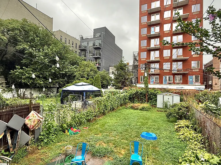 31 Goodwin Pl #1 — Photo 23