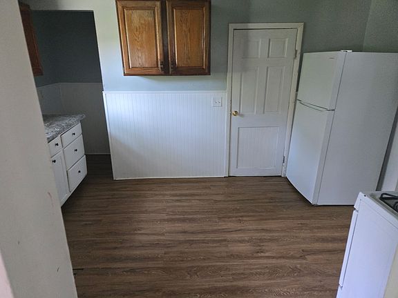 3rd image of 468 Shonnard St Floor 1