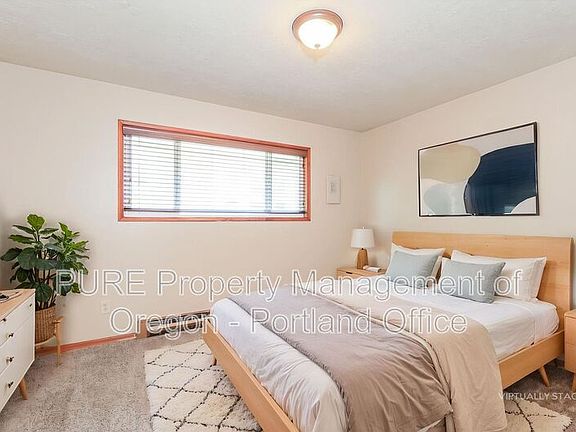 3rd image of 1135 SE 27th Ave