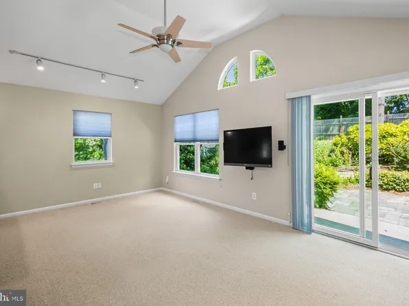 35 San Diego Dr, Magnolia, NJ 08049