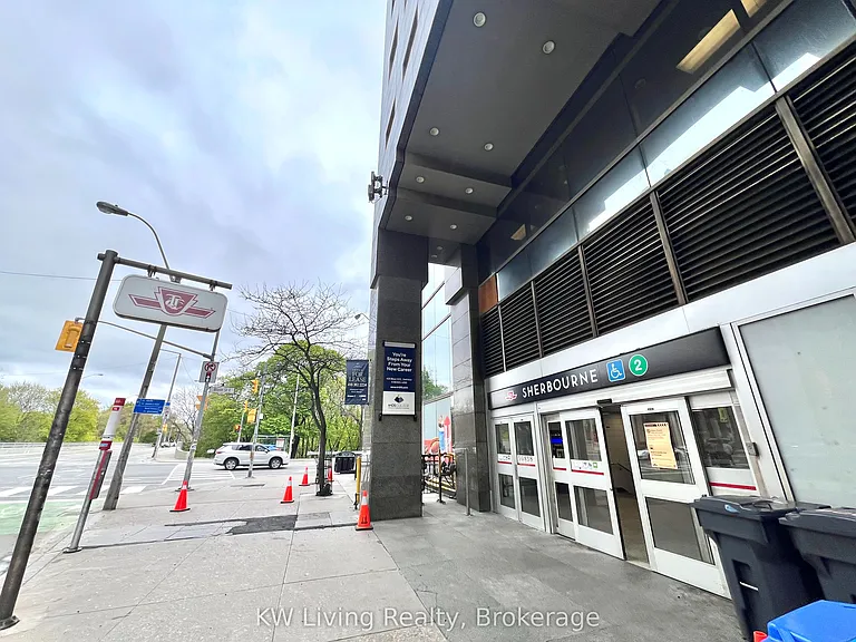 609 Sherbourne St #709 — Photo 4