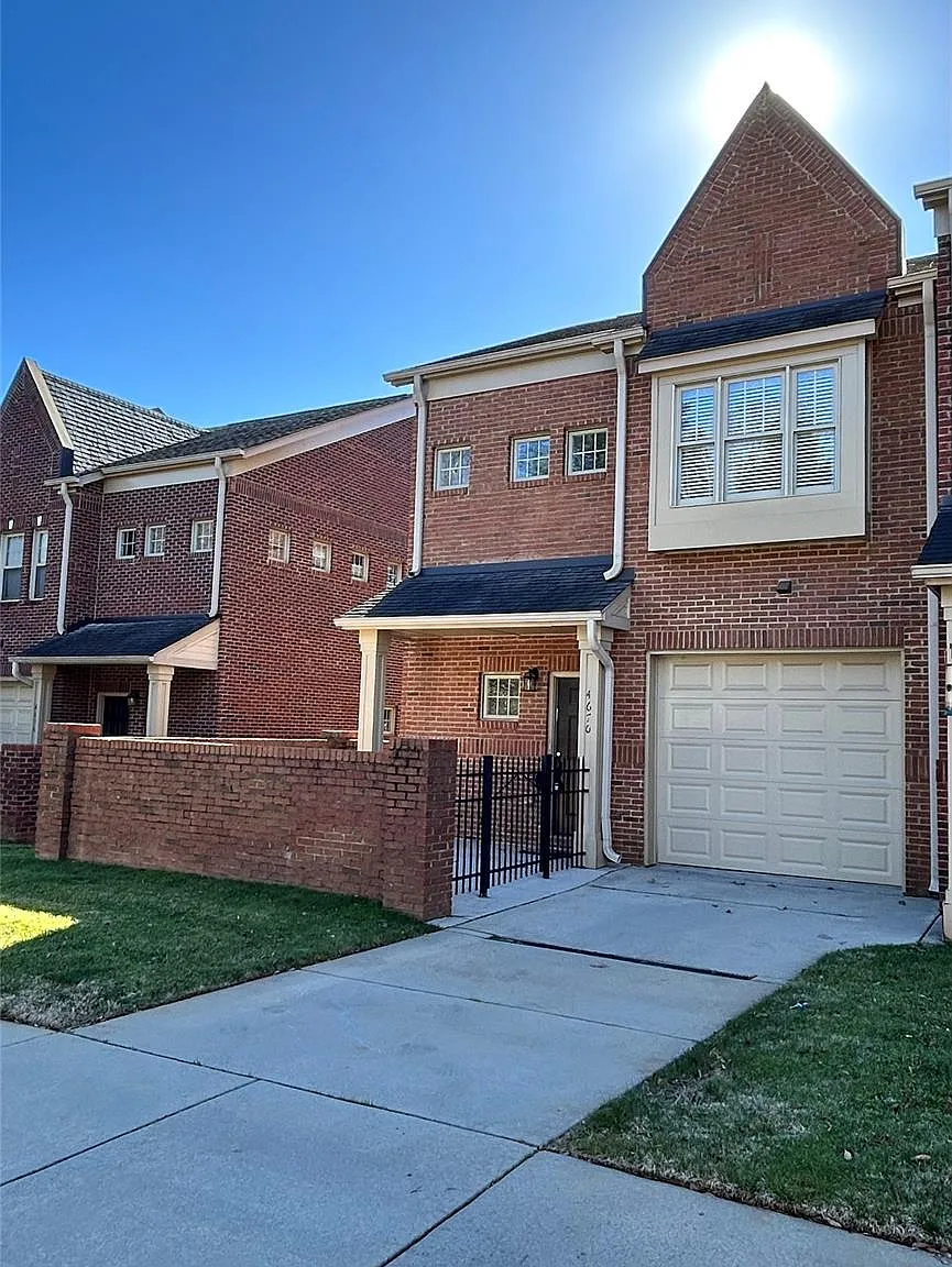 3 bed, 2.5 bath, $2,500 — Photo 1