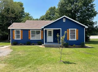 906 N Gutensohn Rd, Springdale, AR 72762