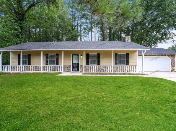 621 Blue Flag Ln, Fairburn, GA 30213
