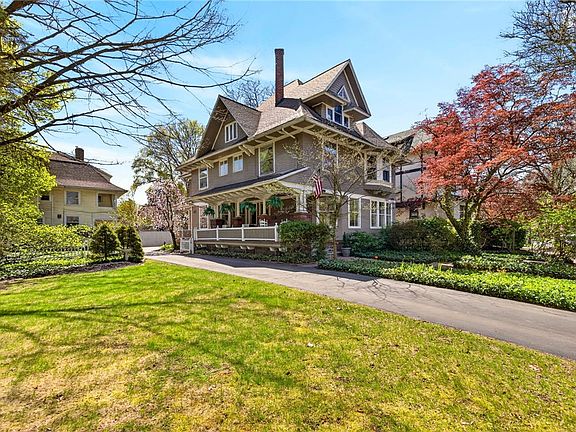3rd image of 517 Park Ave