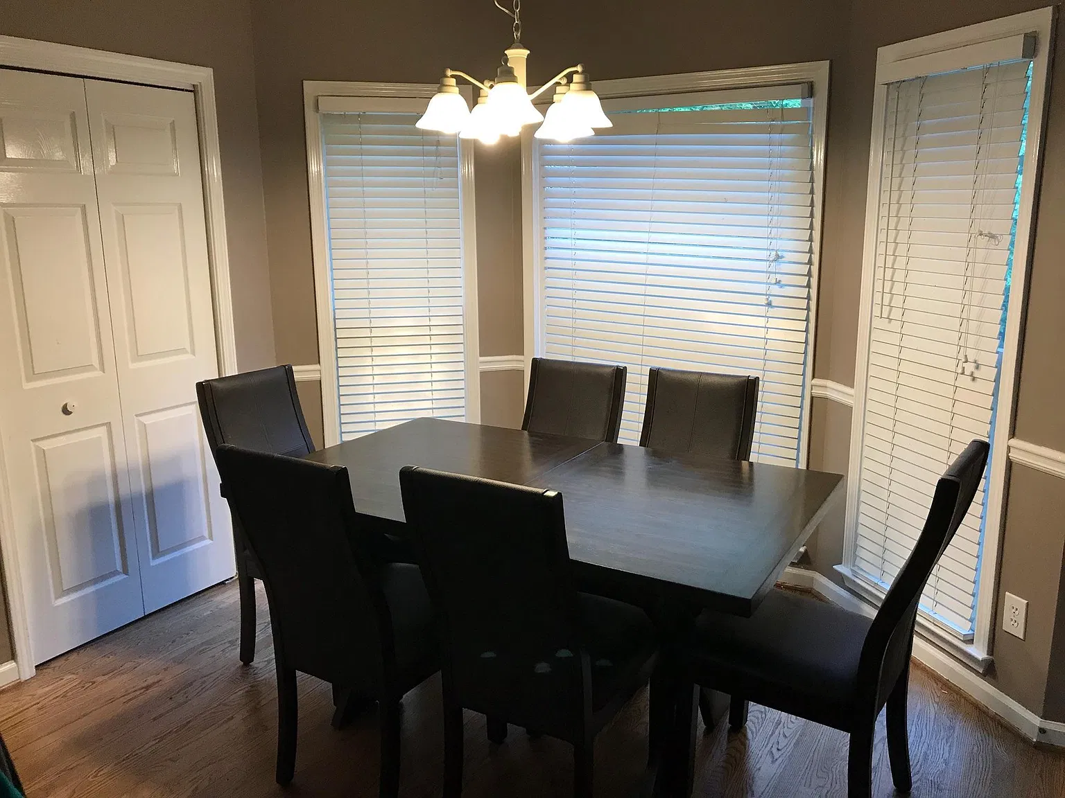 450 Golden Meadows Ln — Photo 2
