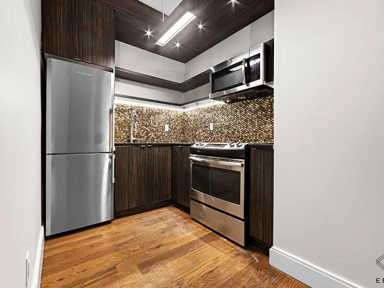 691 Chauncey St #4E — Photo 3