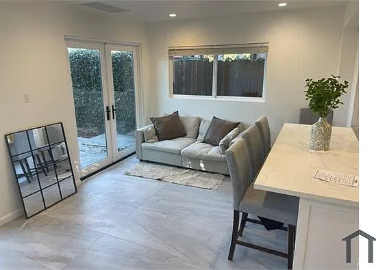 6002 S Denker Ave — Photo 2